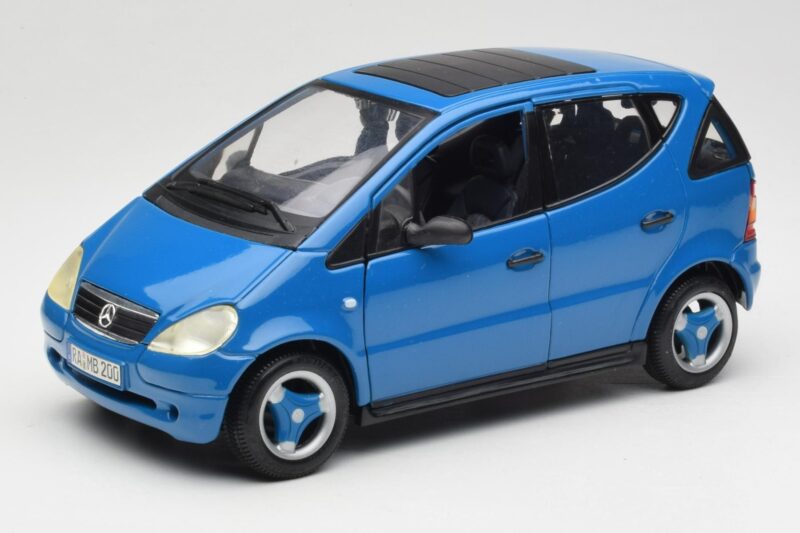 Mercedes A-Class W168 Hellblau Maisto 1:18 37800-M5 Druckguss
