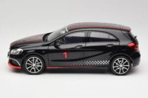 Mercedes A-Class W176 AMG Schwarz Norev 1:18 183596 Druckguss — Bild 4 von 8