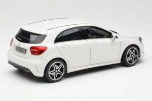 Mercedes A-Class W176 Cirrus Weiß Norev 1:18 B66960126 Druckguss — Bild 3 von 8