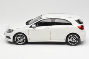Mercedes A-Class W176 Cirrus Weiß Norev 1:18 B66960126 Druckguss — Bild 4 von 8