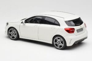 Mercedes A-Class W176 Cirrus Weiß Norev 1:18 B66960126 Druckguss — Bild 7 von 8