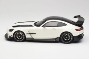 Mercedes AMG GT C190 Black Series Designo Diamond Weiß Metallic Minichamps 1:18 155032022 Druckguss — Bild 3 von 6