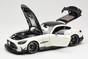 Mercedes AMG GT C190 Black Series Diamond White Metallic Minichamps 1:18 110032020 Druckguss — Bild 2 von 8