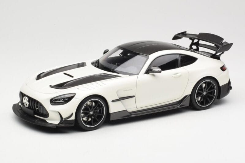 Mercedes AMG GT C190 Black Series Diamond White Metallic Minichamps 1:18 110032020 Druckguss