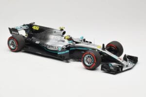 Mercedes AMG Petronas W08 V. Rossi Ride Swap Valencia December 2019 Minichamps 1:18 110191746 Druckguss — Bild 4 von 6