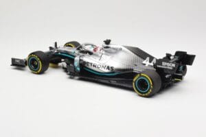 Mercedes AMG Petronas W10 #44 L. Hamilton Winner Chinese GP 2019 Minichamps 1:18 110190344 Druckguss — Bild 5 von 6