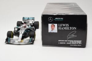 Mercedes AMG Petronas W10 #44 L. Hamilton Winner Chinese GP 2019 Minichamps 1:18 110190344 Druckguss — Bild 6 von 6