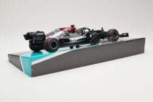 Mercedes AMG Petronas W12 E Performance #44 L. Hamilton Bahrain GP 2021 Minichamps 1:18 113210144 Druckguss — Bild 3 von 6
