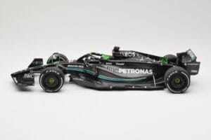 Mercedes AMG Petronas W14 E Performance #63 G. Russell Bahrain GP 2023 Minichamps 1:18 110230163 Druckguss — Bild 3 von 6