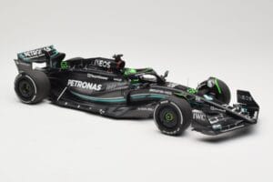 Mercedes AMG Petronas W14 E Performance #63 G. Russell Bahrain GP 2023 Minichamps 1:18 110230163 Druckguss — Bild 4 von 6