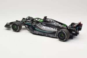 Mercedes AMG Petronas W14 E Performance #63 G. Russell Bahrain GP 2023 Minichamps 1:18 110230163 Druckguss — Bild 5 von 6