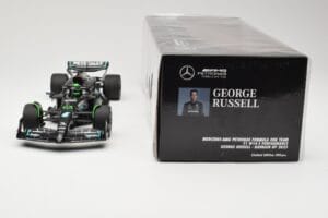 Mercedes AMG Petronas W14 E Performance #63 G. Russell Bahrain GP 2023 Minichamps 1:18 110230163 Druckguss — Bild 6 von 6