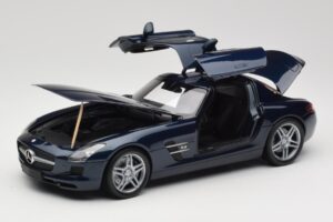 Mercedes SLS AMG C197 Blue Metallic Minichamps 1:18 180039021 Druckguss — Bild 2 von 8