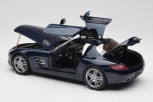 Mercedes SLS AMG C197 Blue Metallic Minichamps 1:18 180039021 Druckguss — Bild 5 von 8