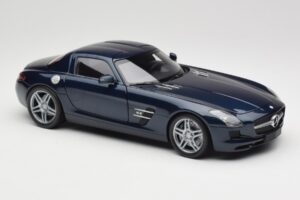 Mercedes SLS AMG C197 Blue Metallic Minichamps 1:18 180039021 Druckguss — Bild 6 von 8