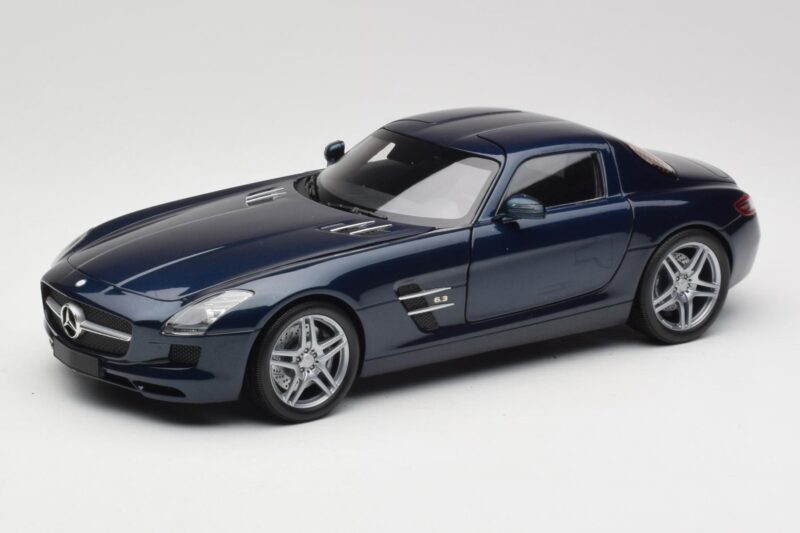 Mercedes SLS AMG C197 Blue Metallic Minichamps 1:18 180039021 Druckguss