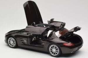 Mercedes AMG SLS C197 Brown Metallic Minichamps 1:18 100039028 Druckguss — Bild 5 von 8