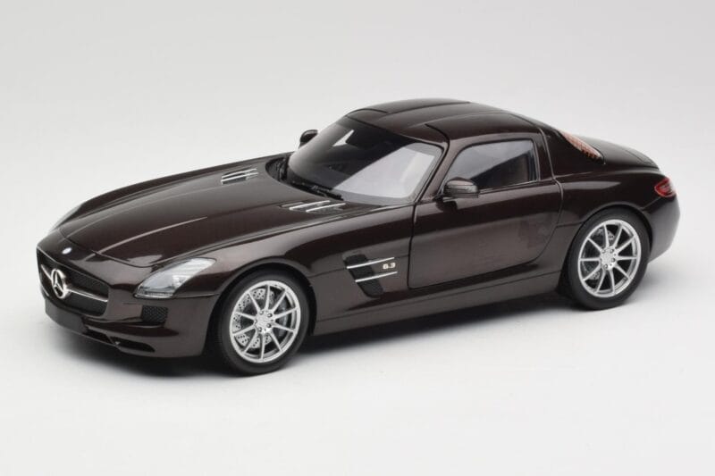 Mercedes AMG SLS C197 Brown Metallic Minichamps 1:18 100039028 Druckguss