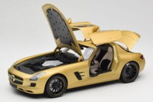 Mercedes AMG SLS C197 Gold Minichamps 1:18 100039024 Druckguss — Bild 2 von 8