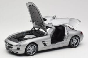 Mercedes AMG SLS C197 Grey Metallic Minichamps 1:18 100039025 Druckguss — Bild 2 von 8