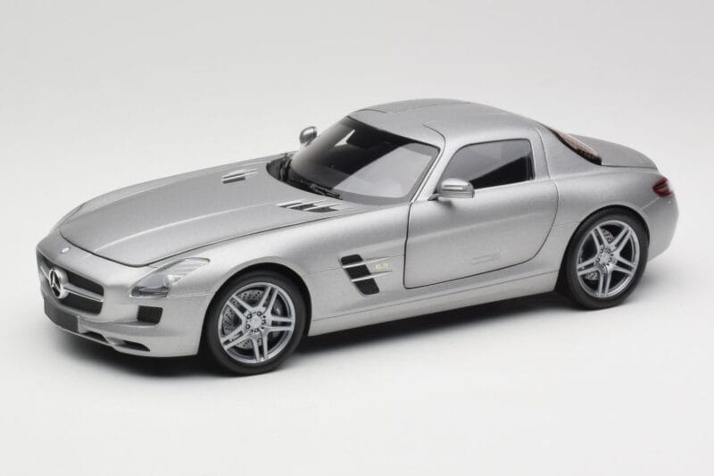 Mercedes AMG SLS C197 Grey Metallic Minichamps 1:18 100039025 Druckguss