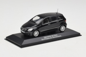 Mercedes B-Class W245 Fahrschule Schwarz Minichamps 1:43 MB005 Druckguss — Bild 2 von 4