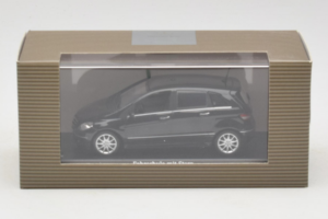 Mercedes B-Class W245 Fahrschule Schwarz Minichamps 1:43 MB005 Druckguss — Bild 4 von 4