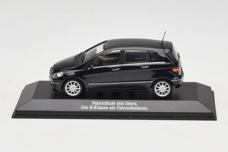 Mercedes B-Class W245 Fahrschule Schwarz Minichamps 1:43 MB005 Druckguss