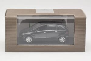 Mercedes B-Class W245 Cosmos Black Minichamps 1:43 B66962218 Druckguss — Bild 4 von 4