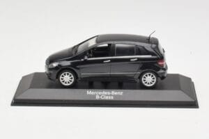 Mercedes B-Class W245 Cosmos Black Minichamps 1:43 B66962218 Druckguss