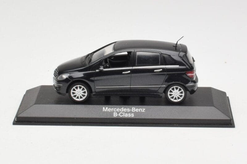 Mercedes B-Class W245 Cosmos Black Minichamps 1:43 B66962218 Druckguss