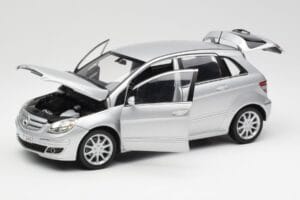 Mercedes B-Class W245 Silber Kyosho 1:18 B66962326 Druckguss — Bild 2 von 8