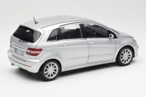 Mercedes B-Class W245 Silber Kyosho 1:18 B66962326 Druckguss — Bild 3 von 8