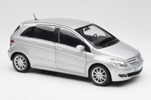 Mercedes B-Class W245 Silber Kyosho 1:18 B66962326 Druckguss — Bild 6 von 8