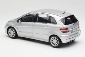 Mercedes B-Class W245 Silber Kyosho 1:18 B66962326 Druckguss — Bild 7 von 8