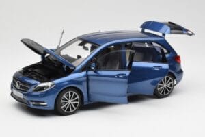 Mercedes B-Class W246 Lotus Blau Metallic Norev 1:18 B66961410 Druckguss — Bild 2 von 8
