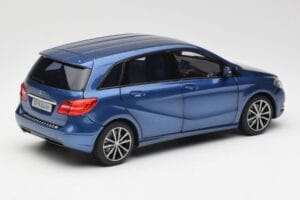 Mercedes B-Class W246 Lotus Blau Metallic Norev 1:18 B66961410 Druckguss — Bild 3 von 8