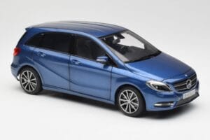 Mercedes B-Class W246 Lotus Blau Metallic Norev 1:18 B66961410 Druckguss — Bild 6 von 8