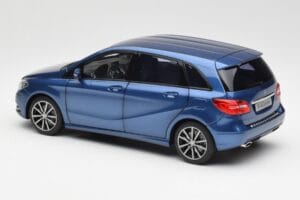Mercedes B-Class W246 Lotus Blau Metallic Norev 1:18 B66961410 Druckguss — Bild 7 von 8