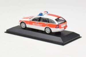 Mercedes C-Class S203 Notarzt Minichamps 1:43 430030190 Druckguss — Bild 3 von 4