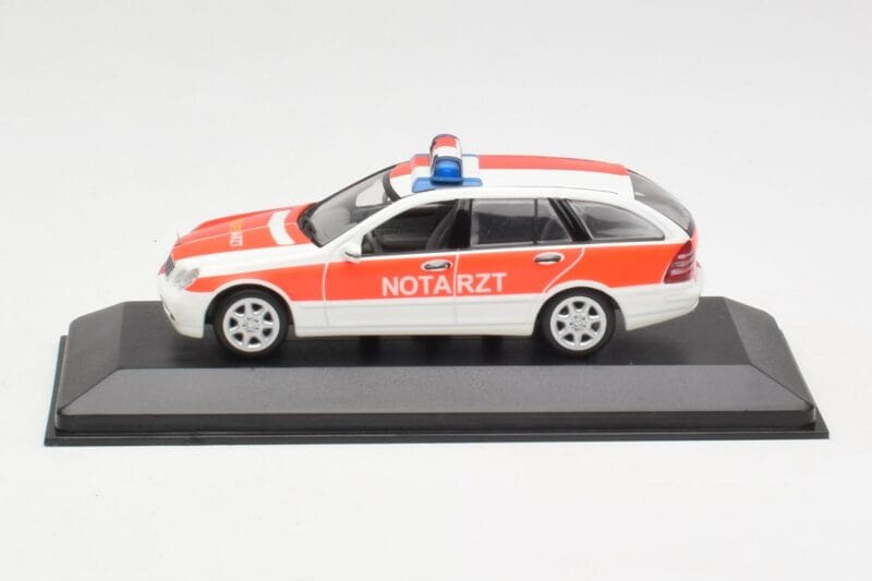 Mercedes C-Class S203 Notarzt Minichamps 1:43 Mercedes C-Class S203 Notarzt Minichamps 1:43 430030190 Druckguss