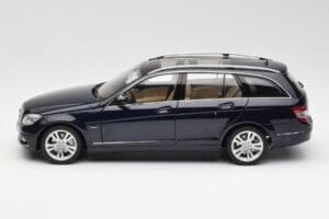 Mercedes C-Class S204 T-Modell Tanzanite Blau AUTOart 1:18 B66962352 Druckguss — Bild 4 von 8