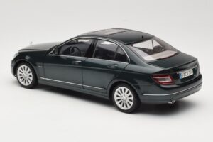 Mercedes C-Class W204 Avantgarde Dunkelgrün AUTOart 1:18 B66962366 Druckguss — Bild 7 von 8