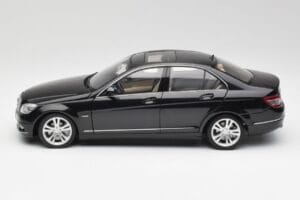 Mercedes C-Class W204 Avantgarde Obsidian Schwarz AUTOart 1:18 76264-R1 Druckguss — Bild 4 von 8