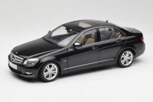 Mercedes C-Class W204 Avantgarde Obsidian Schwarz AUTOart 1:18 76264-R1 Druckguss