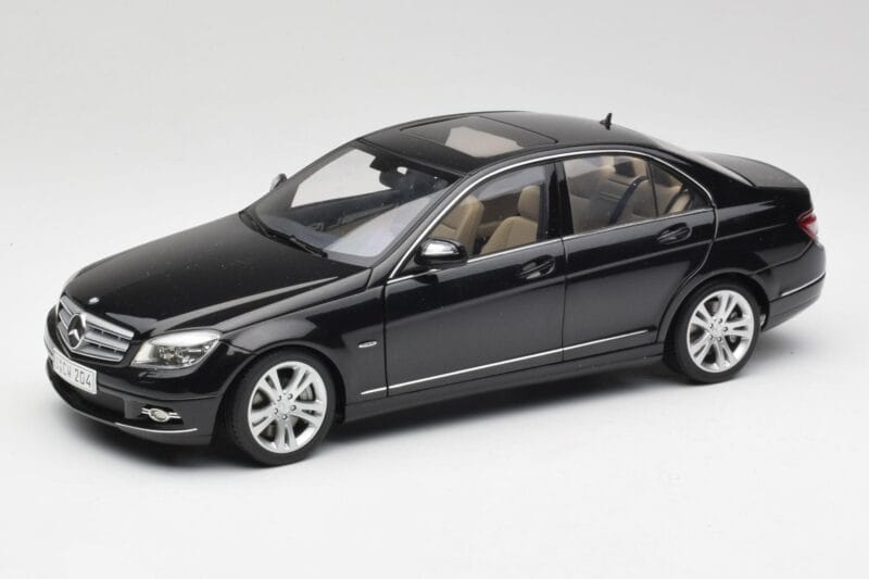 Mercedes C-Class W204 Avantgarde Obsidian Schwarz AUTOart 1:18 76264-R1 Druckguss