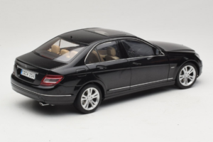 Mercedes C-Class W204 Obsidian Black AUTOart 1:18 B66962367 Druckguss — Bild 3 von 8