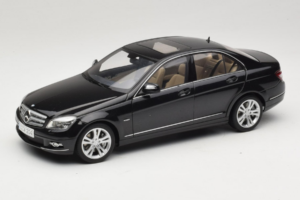 Mercedes C-Class W204 Obsidian Black AUTOart 1:18 B66962367 Druckguss