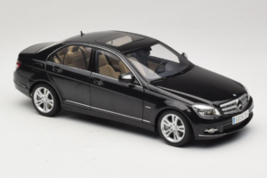 Mercedes C-Class W204 Obsidian Black AUTOart 1:18 B66962367 Druckguss — Bild 6 von 8