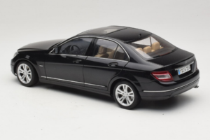 Mercedes C-Class W204 Obsidian Black AUTOart 1:18 B66962367 Druckguss — Bild 7 von 8